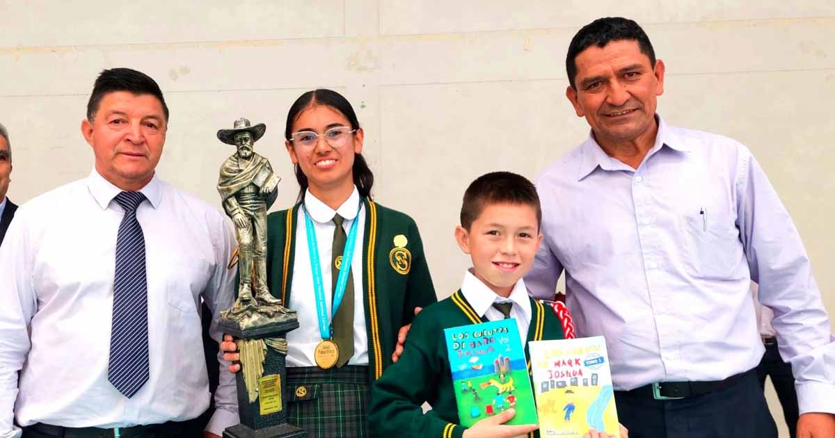 Rod. Mendoza: Rinden homenaje a estudiante que ganó concurso nacional de ensayo