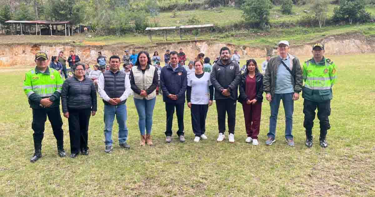 Colocan primera piedra del proyecto de mejoramiento del Estadio Corralpampa del Maino